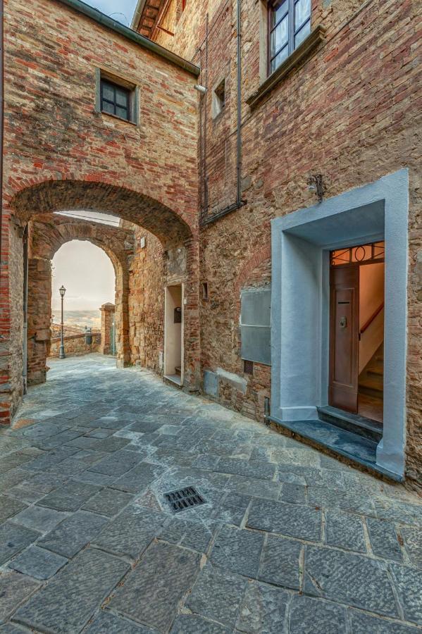 Апарт готель La Rocca Ґамбассі-Терме Екстер'єр фото